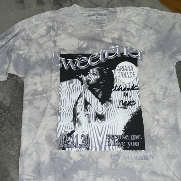 Ariana Grande Excuse Me I Love You T-Shirt - Picture 1 of 3